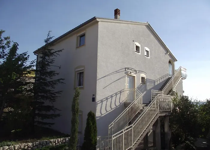 Apartments With A Parking Space Novi Vinodolski - 15823