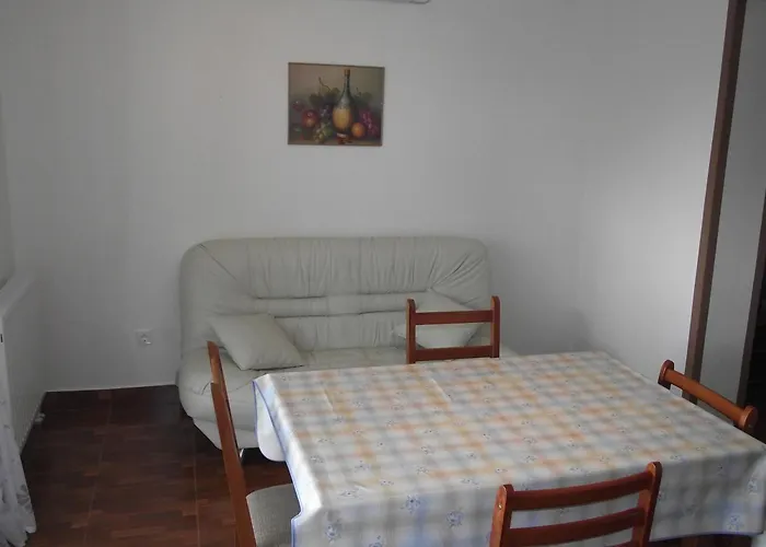 Apartments with a parking space Novi Vinodolski - 15823