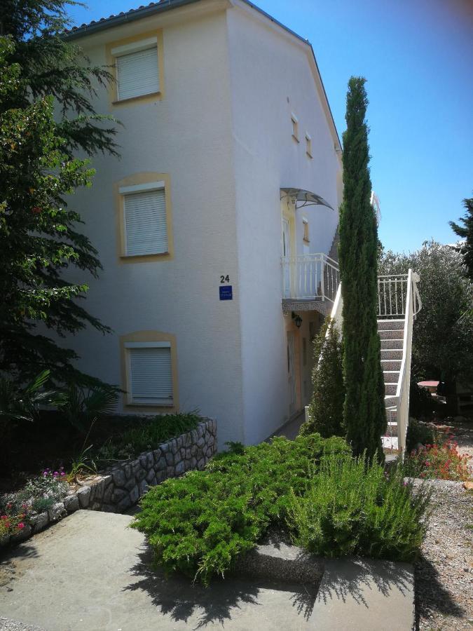 With A Parking Space - 15823